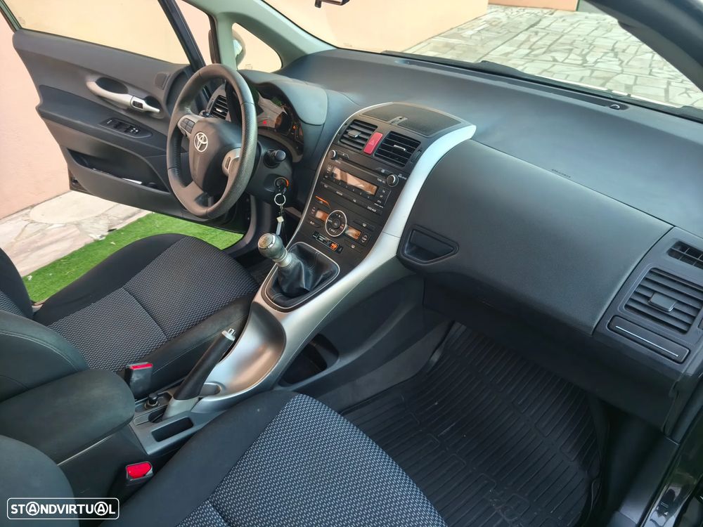 Toyota Auris 1.4 VVT-i AC+VSC - 11