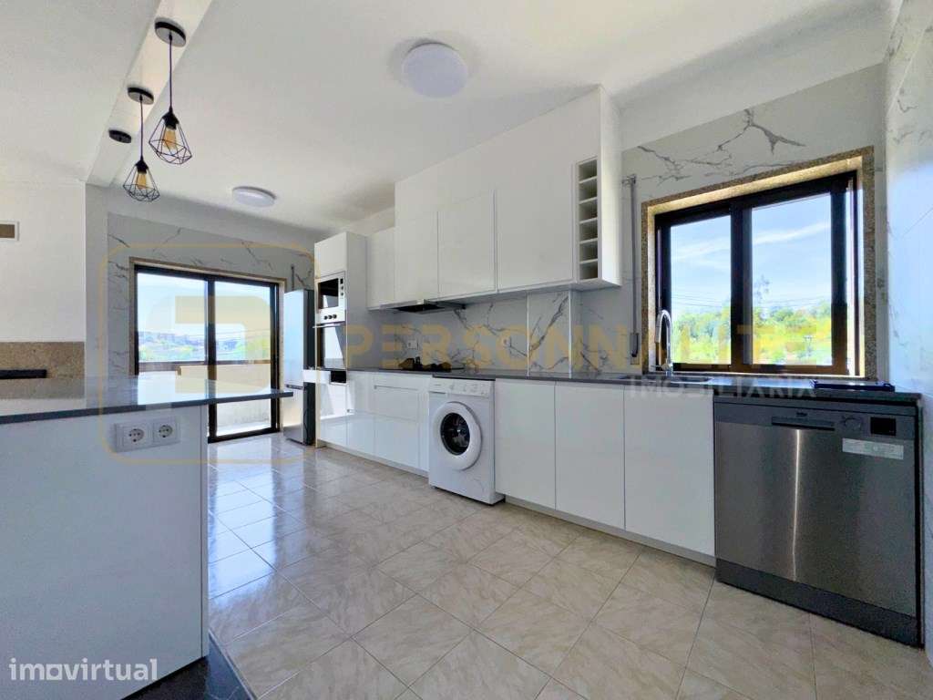 Apt. T2+1 Restaurado | Garagem p/ 2 carros | Varanda - Grande imagem: 4/14