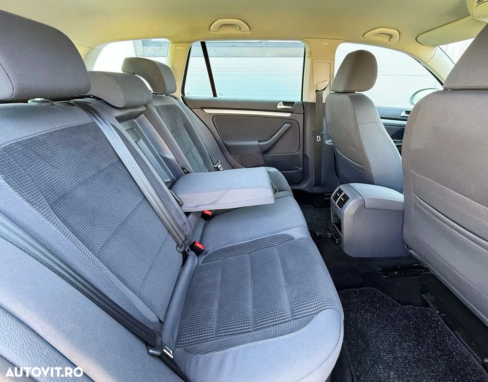 Volkswagen Golf 1.9 TDI DPF United BlueMotion - 19