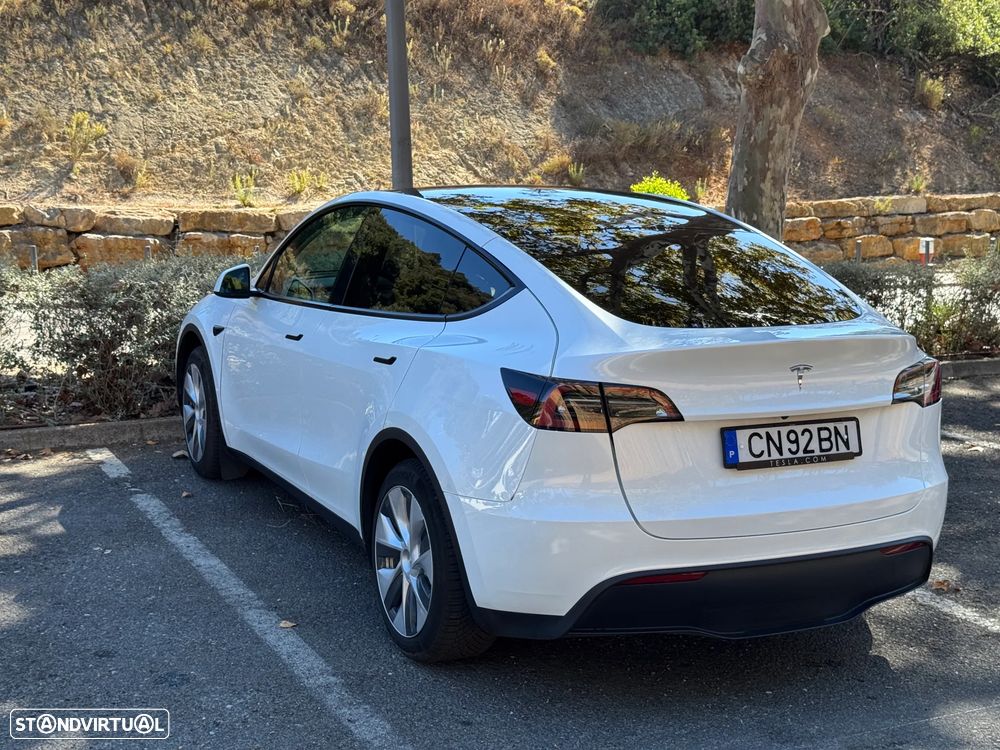 Tesla Model Y - 7