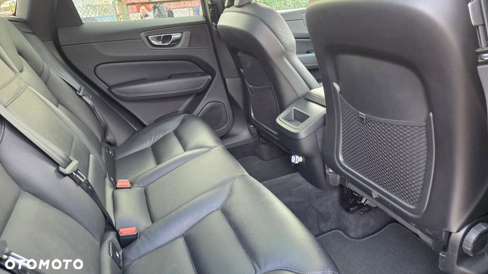 Volvo XC 60 T5 Momentum Pro - 11