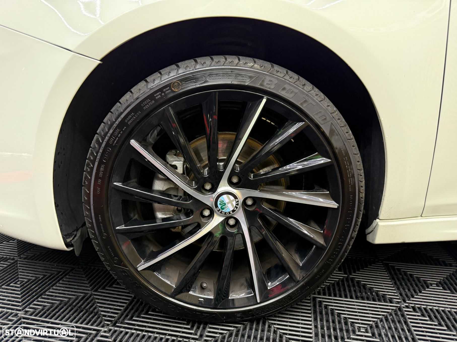 Alfa Romeo Giulietta 2.0 JTDm Distinctive - 18