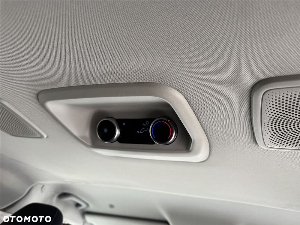 Ford Tourneo Custom - 26