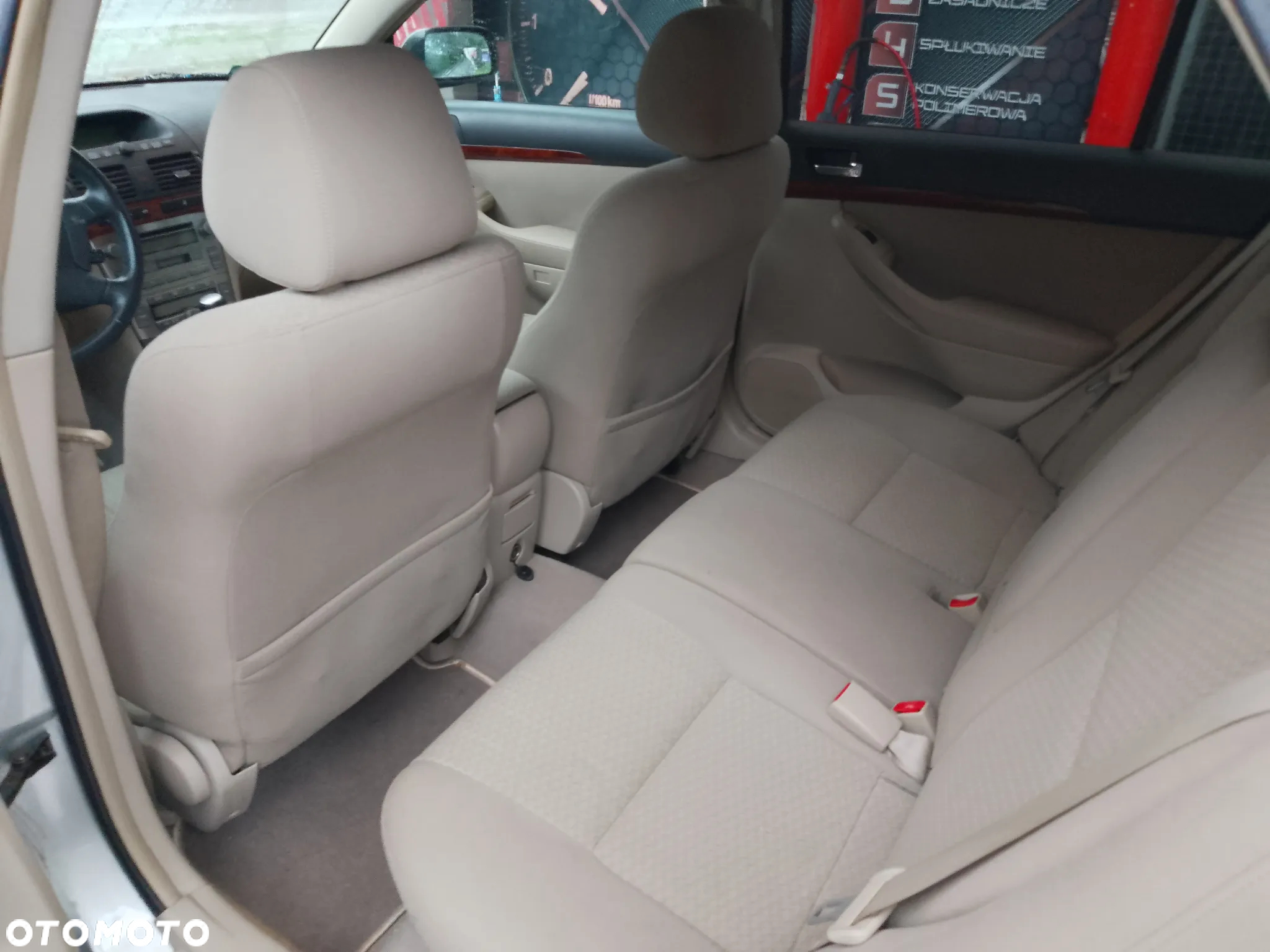 Toyota Avensis - 8