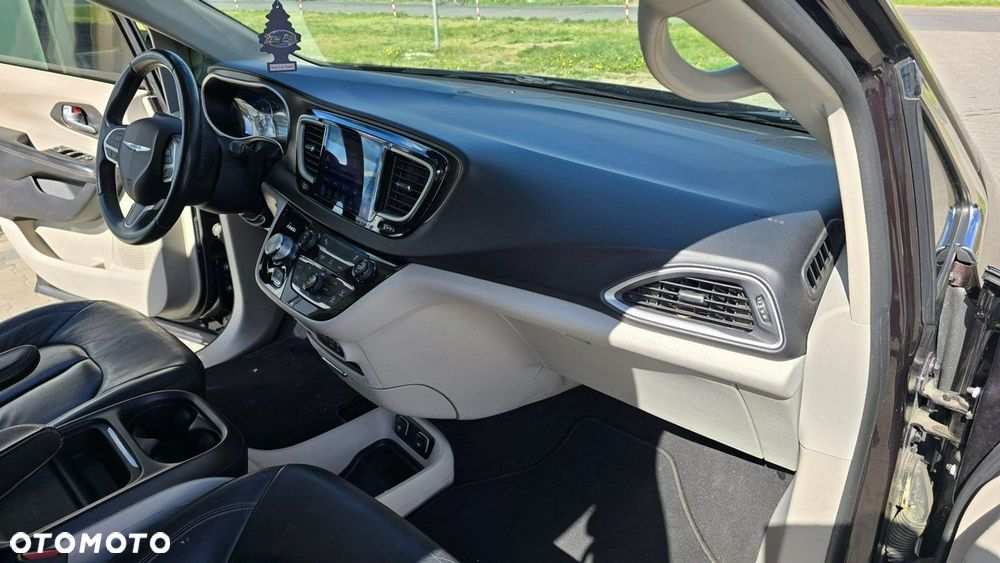 Chrysler Pacifica - 14