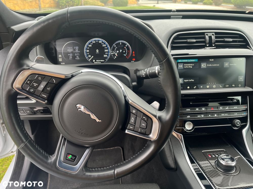 Jaguar XE 2.0 D AWD R-Sport - 25