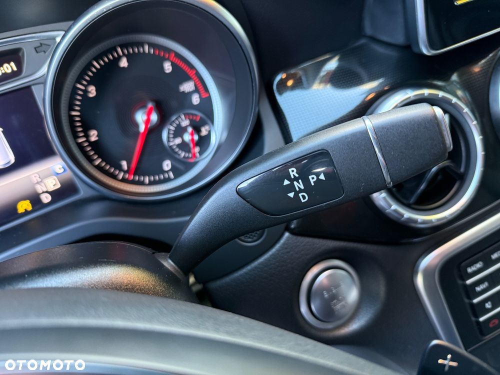 Mercedes-Benz CLA 200 d 7G-DCT Urban - 21