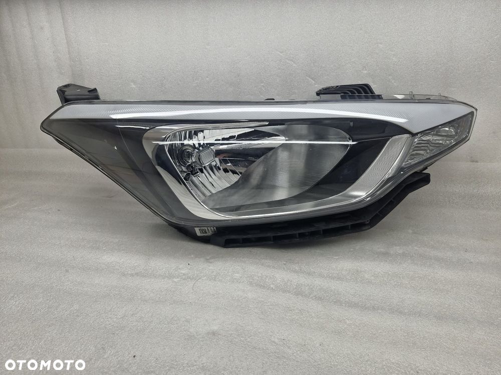 HYUNDAI I20 II  LAMPA PRAWA PRZÓD 92102-C8 - 1