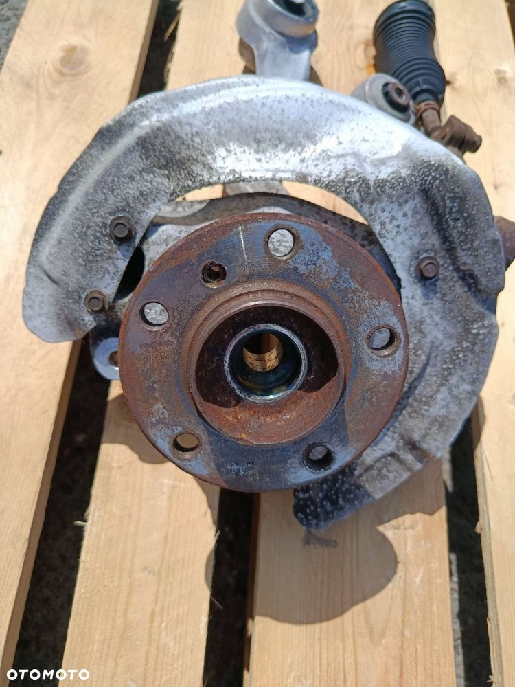 BMW F30 F31 PRAWA PRZEDNIA ZWROTNICA WAHACZ X-DRIVE 6853820 - 2