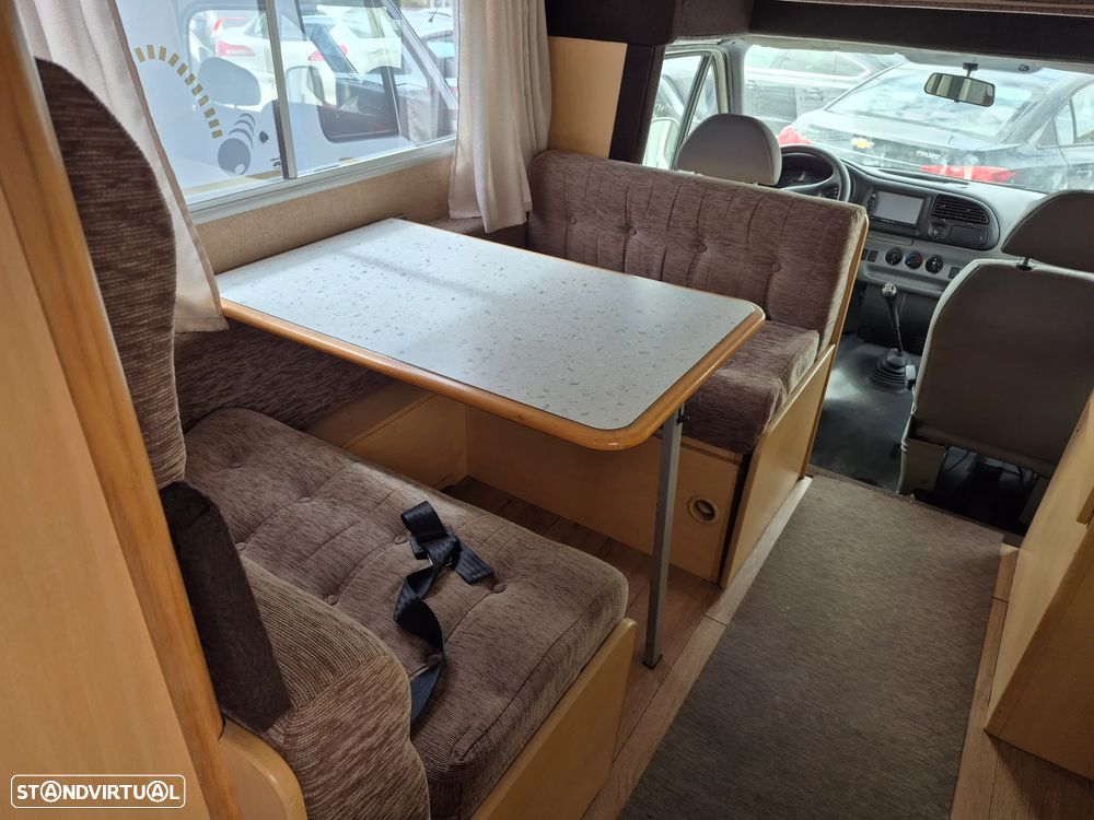 Challenger Genesis FORD TRANSIT 2.5 TD - 6 DORMIDAS - 6 LUGARES - 10