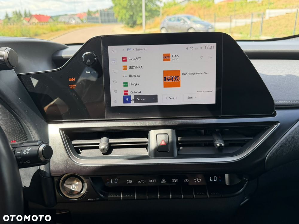 Lexus UX 250h - 33