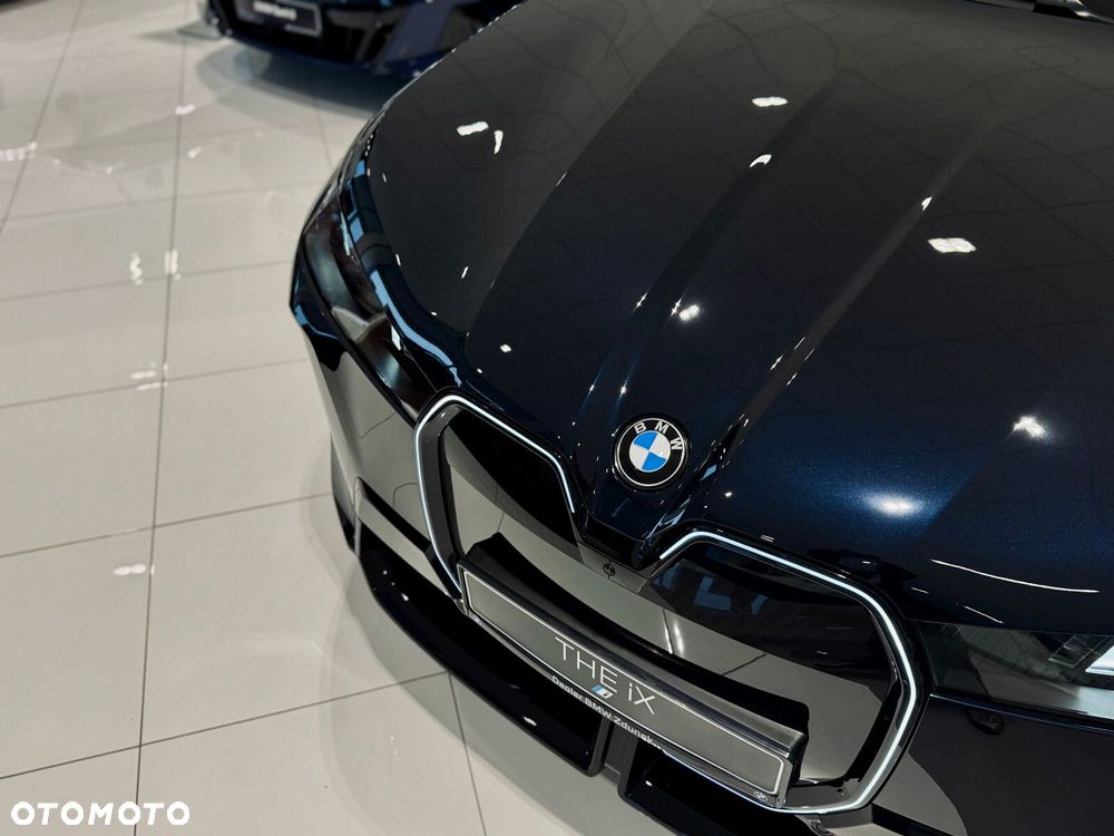BMW iX - 4