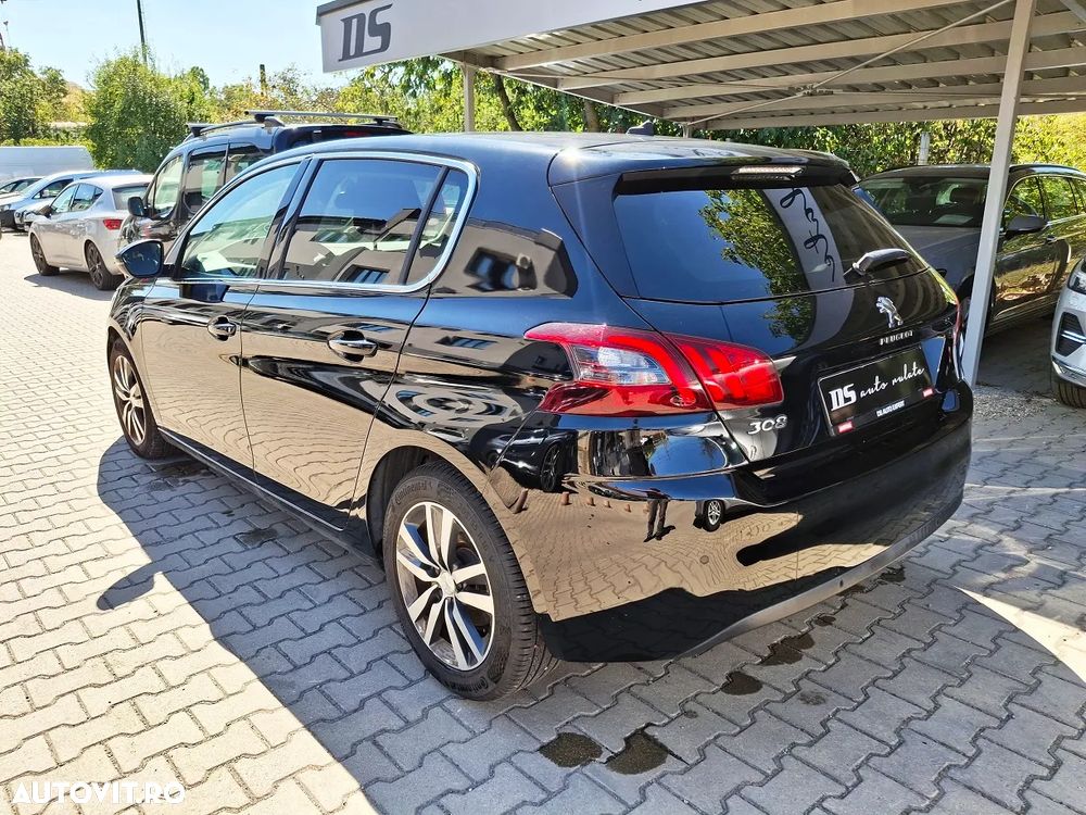 Peugeot 308 1.2 L PureTech Turbo S&S EAT8 Allure Pack - 4