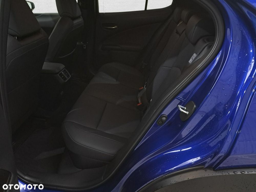 Lexus UX - 12