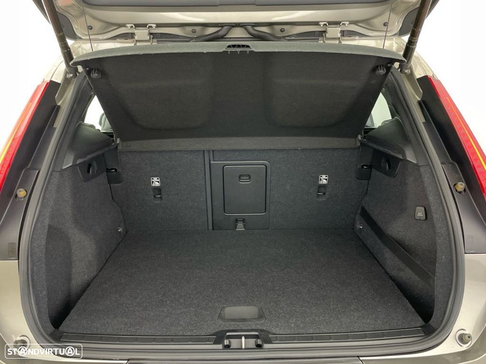 Volvo XC 40 2.0 D3 Momentum — fotografia 13