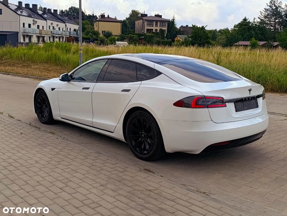 Tesla Model S - 17