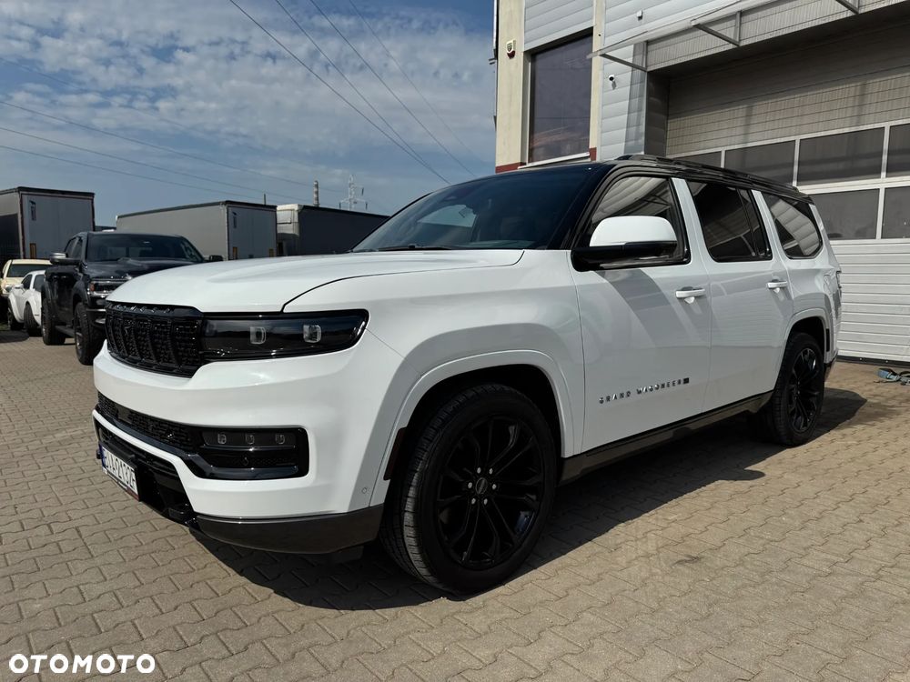 Jeep Grand Wagoneer - 13