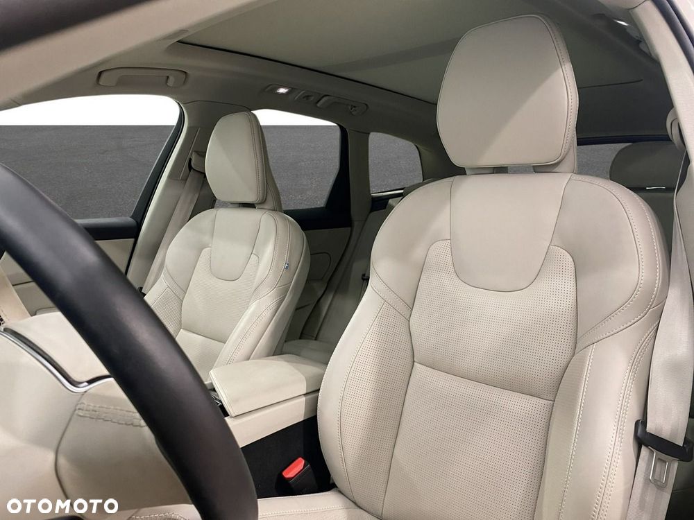 Volvo XC 60 B5 B AWD Plus Dark - 11
