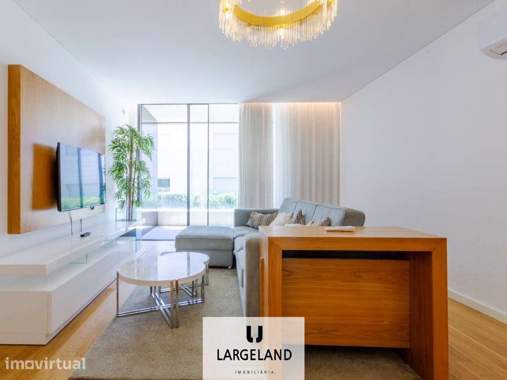 Apartamento T2 Mobilado a 30 Metros da Praia de Canidelo - Grande imagem: 2/17