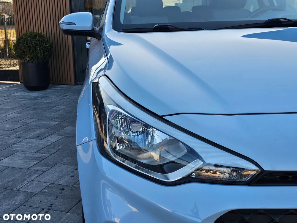 Hyundai i20 blue 1.2 Trend - 26