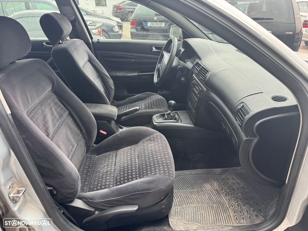 VW Passat 1.9 TDi Confortline - 13