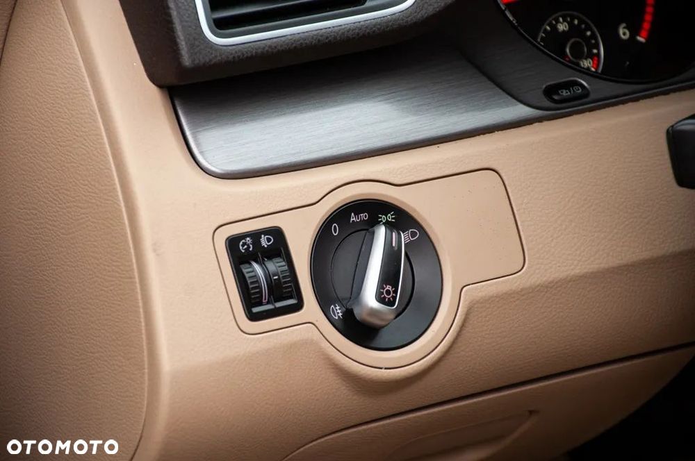 Volkswagen Passat 2.0 TDI Comfortline - 25