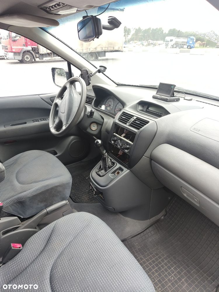 Mitsubishi Space Wagon - 4