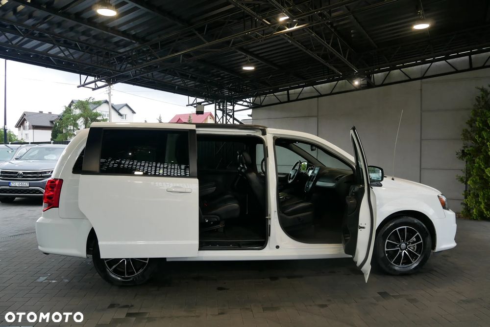 Dodge Grand Caravan - 7