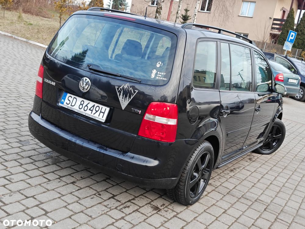 Volkswagen Touran 2.0 FSI Highline - 4