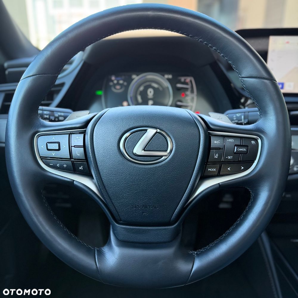 Lexus ES 300h Business Edition - 13