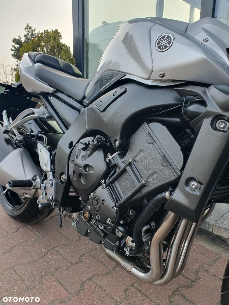 Yamaha FZ - 28
