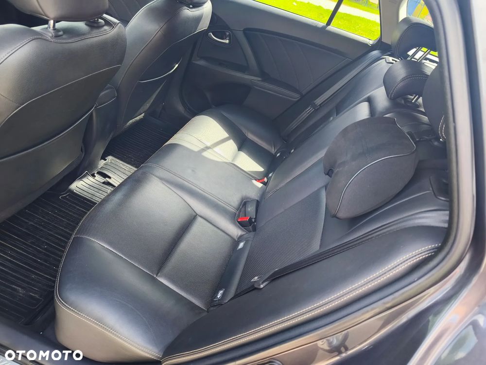 Toyota Avensis Touring Sports 2.0 D-4D Executive - 24