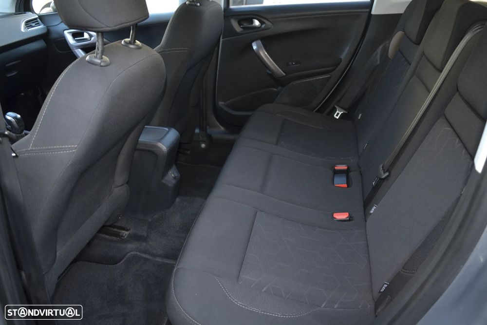 Peugeot 2008 1.2 PureTech Style - 8