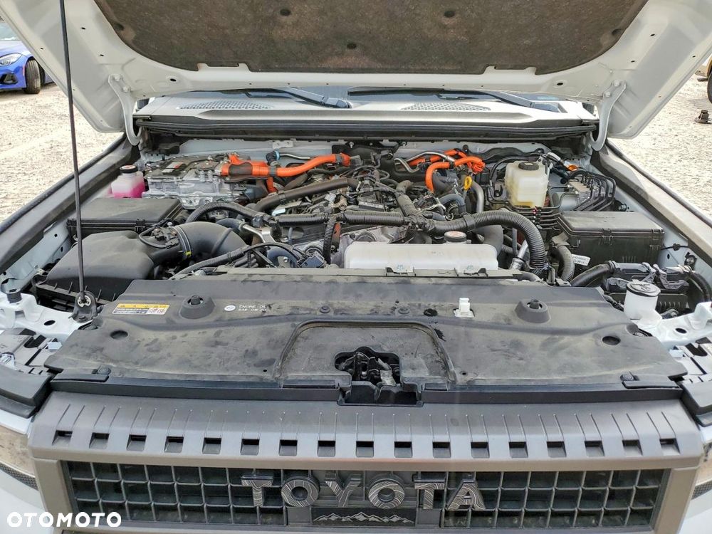 Toyota Land Cruiser - 12