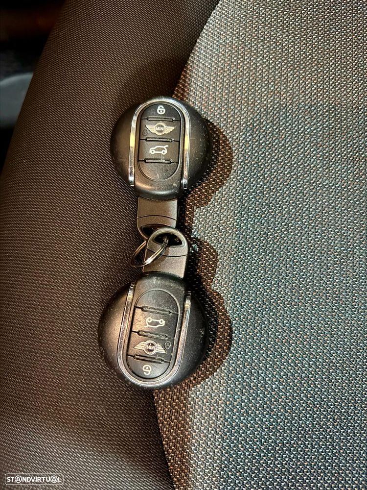 MINI 3 Portas Cooper D Aut. - 16