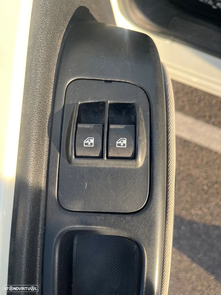 Fiat Qubo 1.4 8V Lounge - 24
