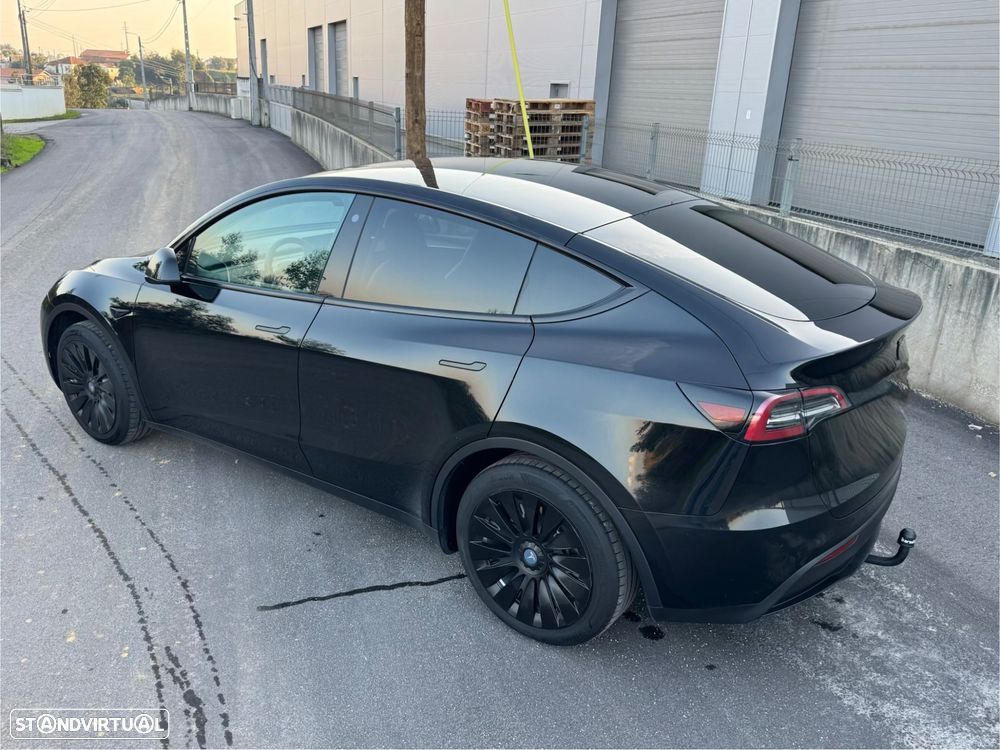 Tesla Model Y - 9
