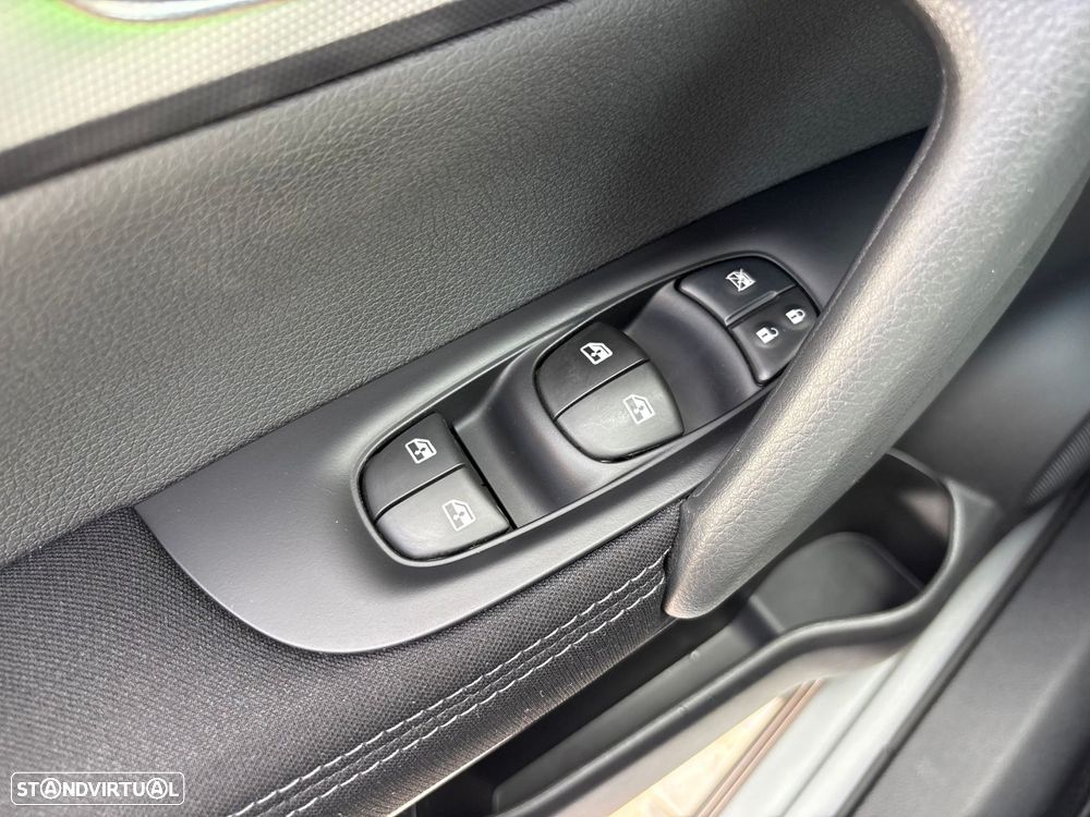 Nissan Qashqai 1.2 DIG-T N-Connecta RS+PS 18 - 11