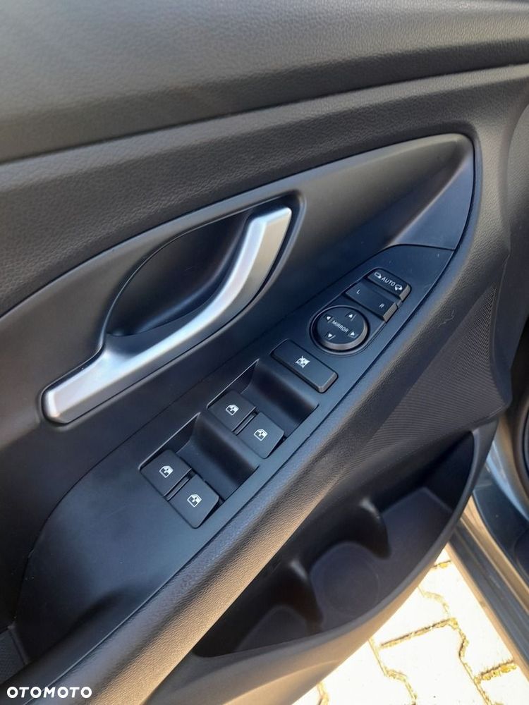 Hyundai i30 1.5 DPI Comfort - 12