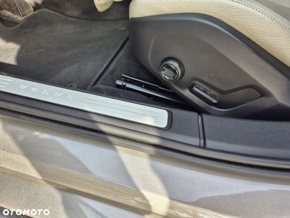 Volvo V60 T4 Momentum Pro - 21