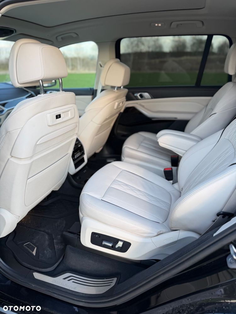 BMW X7 xDrive40i - 12