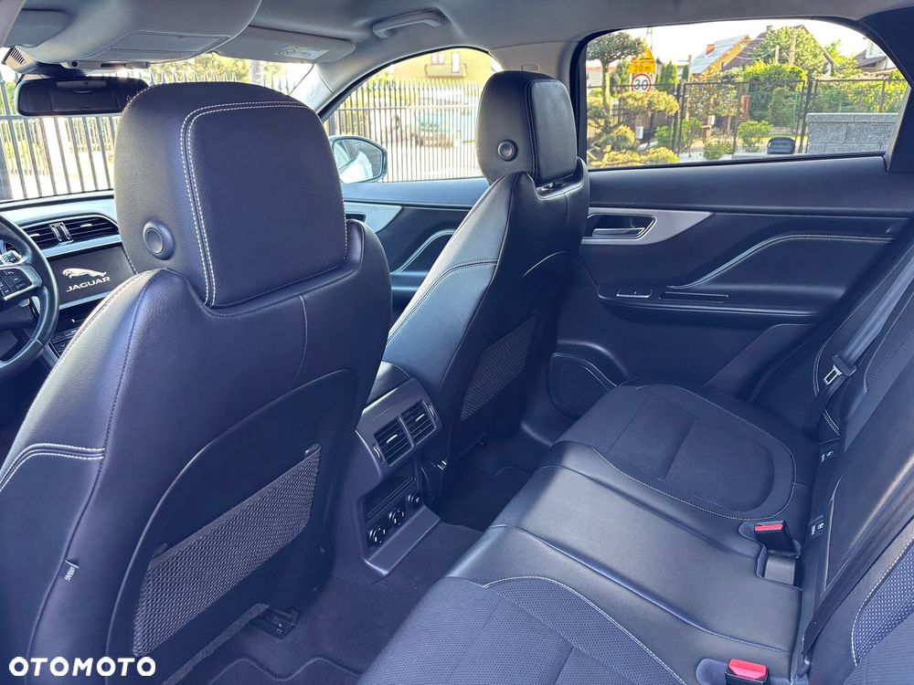 Jaguar F-Pace 2.0 i4D AWD R-Sport - 29