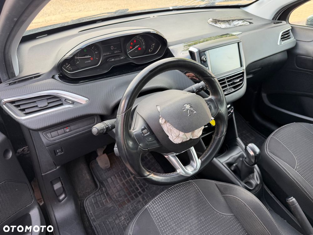 Peugeot 208 - 10