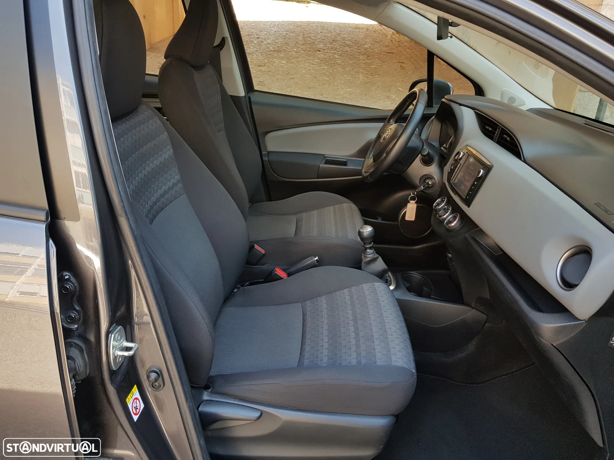Toyota Yaris 1.4 D-4D Comfort+P.Style - 34
