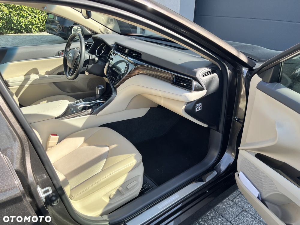 Toyota Camry 2.5 Hybrid Executive CVT - 15