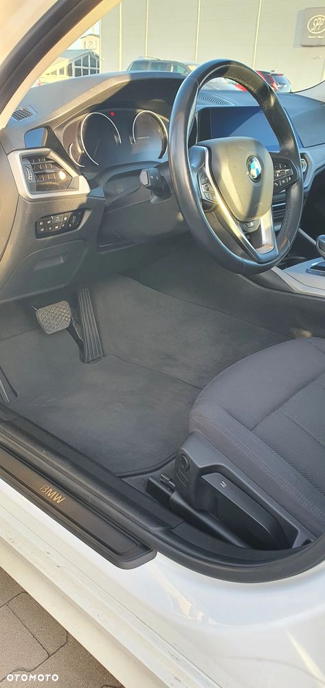 BMW Seria 3 318d - 14