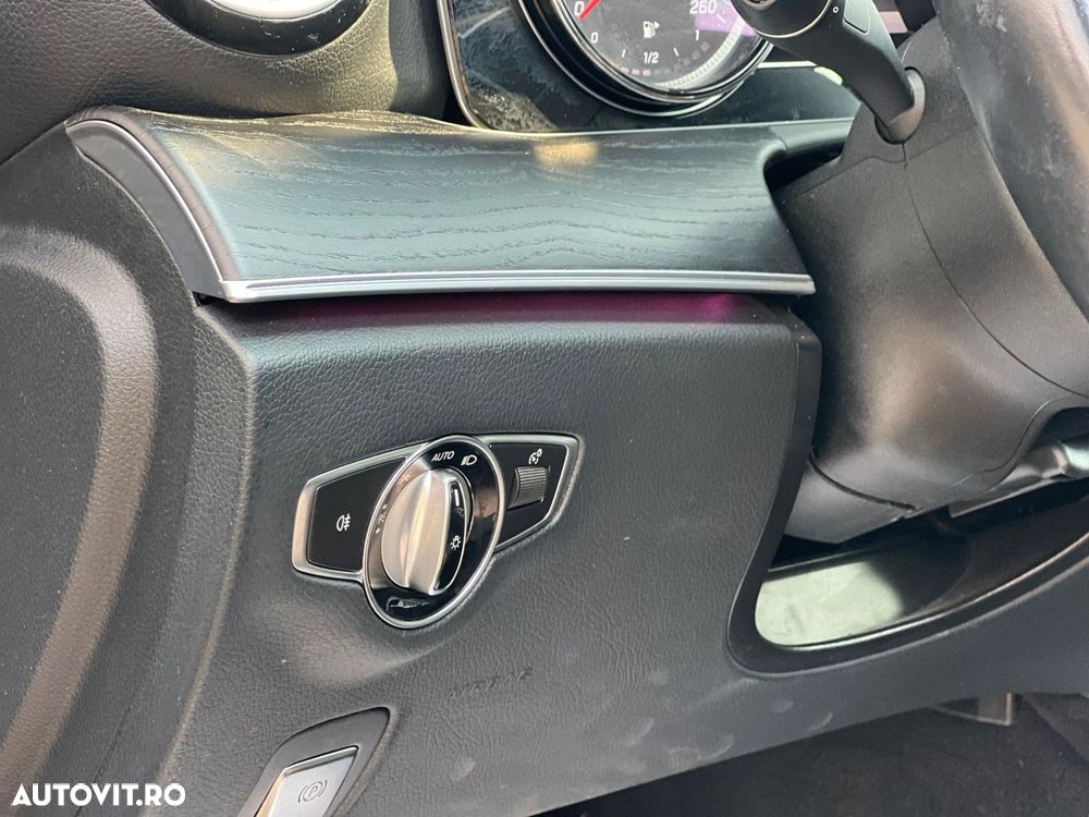 Mercedes-Benz E 200 4MATIC - 12