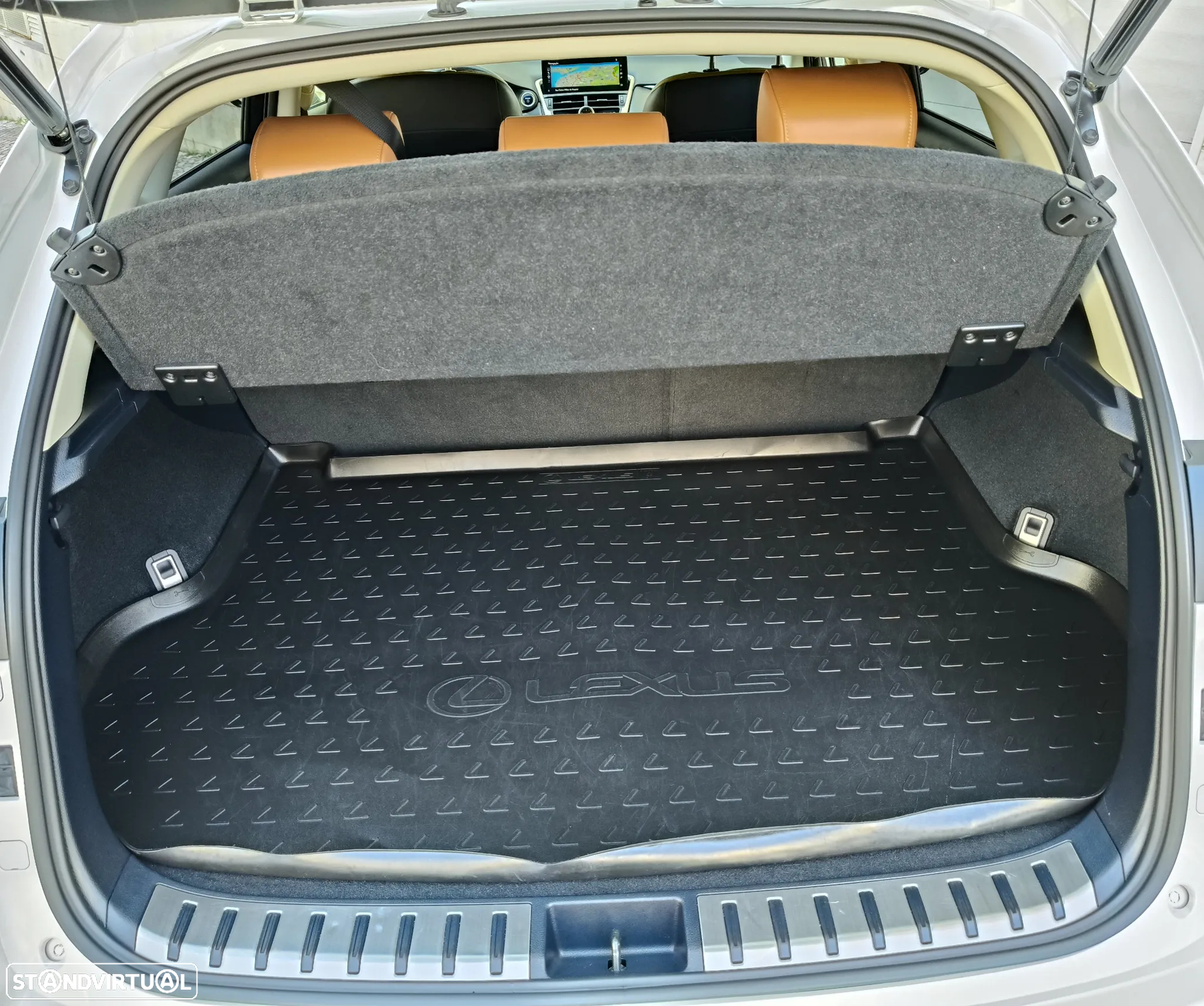 Lexus NX 300h Executive+ - 31
