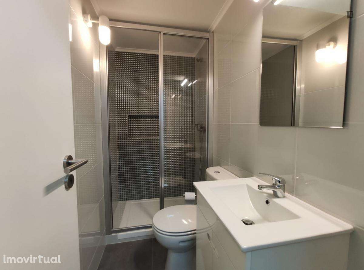 Quarto - localizado em Oeiras Lisbon - Grande imagem: 3/19