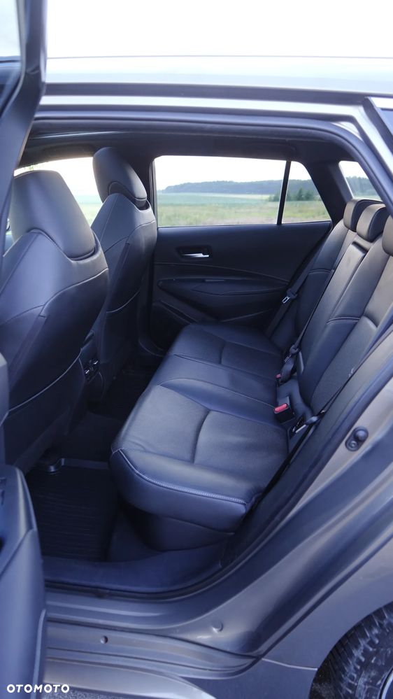 Toyota Corolla 2.0 Hybrid Executive - 24